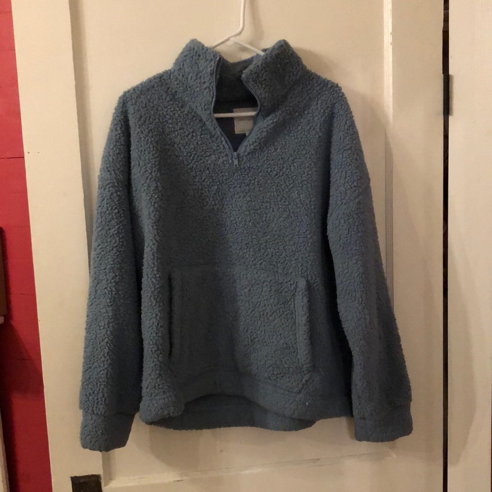 american eagle teddy sweater. size M. fits like a M/L. super comfortable.